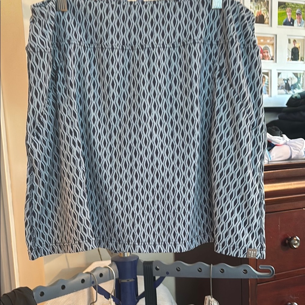 Title Nine Light/Navy Blue Patterned Women's Skort